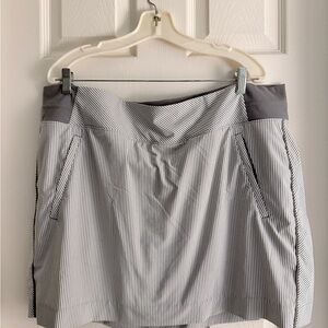 Athleta Striped Golf/Tennis Skort in Gray and White